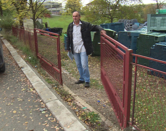 Bileća: Novi asfalt zatvorio ulaze u dovorišta 