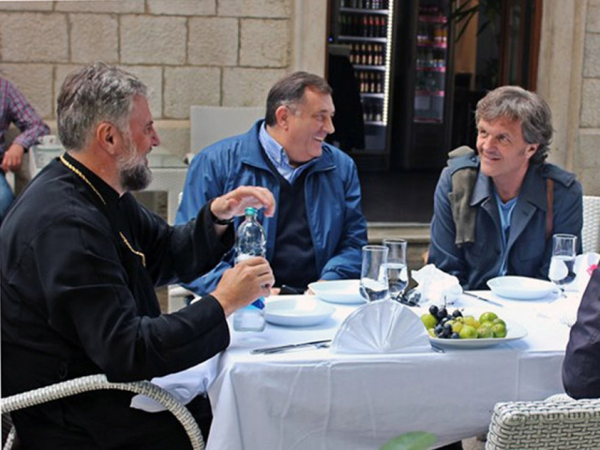 Ruka pomirenja za “zavađenu braću“