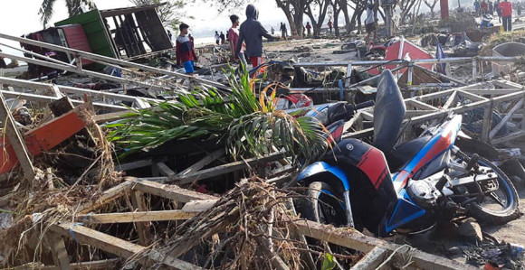 Расте број жртава цунамија