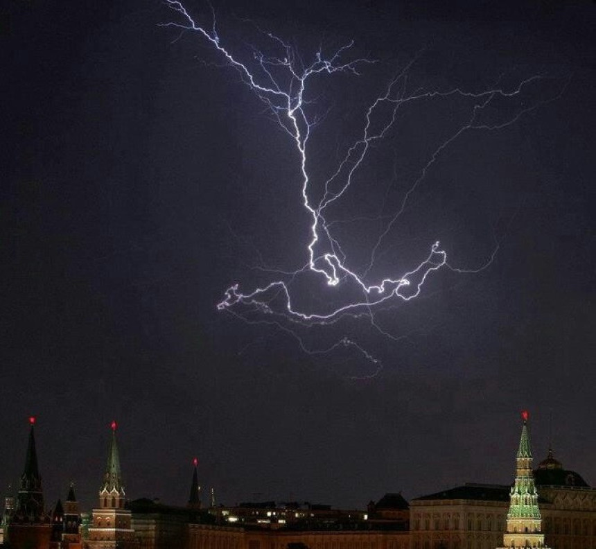 Teslini "gromovi" uplašili Moskovljane