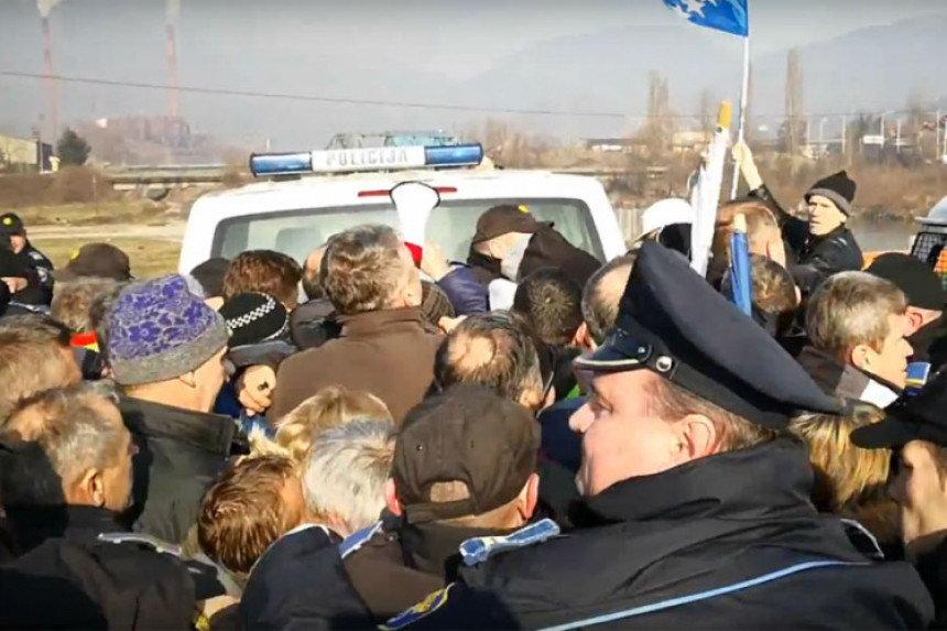 Sukobi između radnika i policije