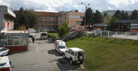 Petarda raznela bebi šaku
