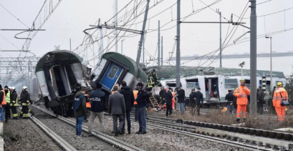 Iskočio iz šina: Poginulo petoro