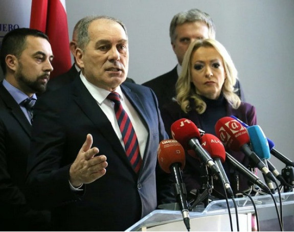 Dodik je patološki lažov