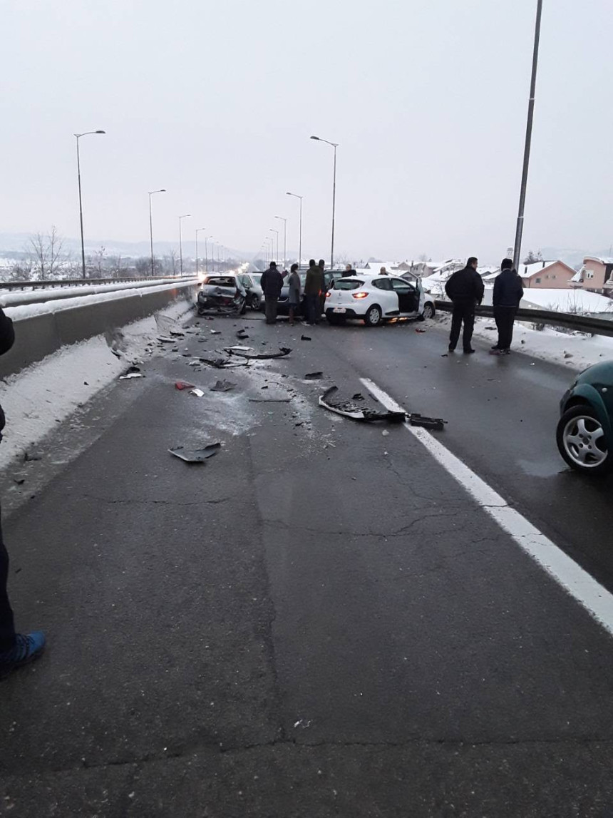 Lančani sudar u Zalužanima