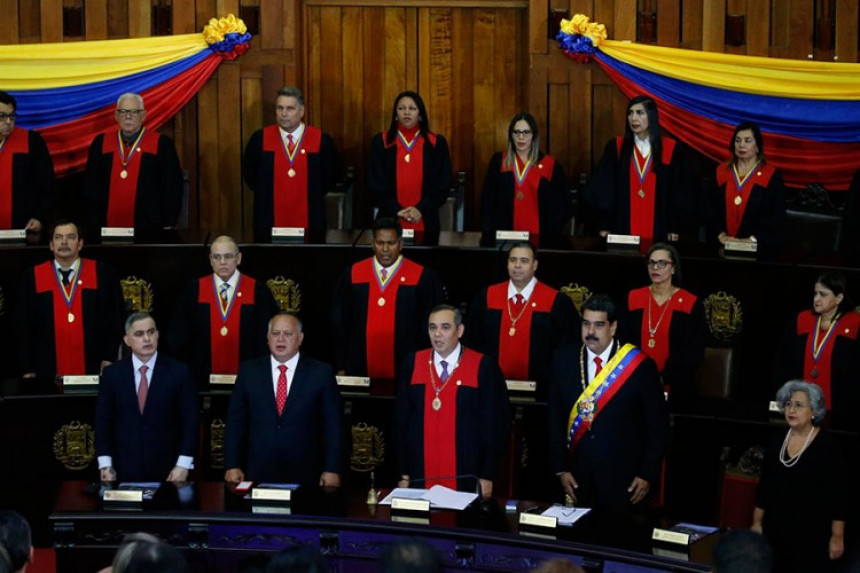 Мадуро повлачи дипломате из САД
