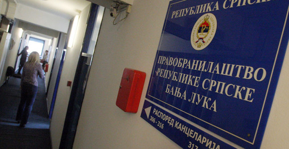 ''Povećajte plate, gubimo kadar''