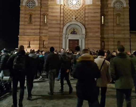 Полиција мотри паљење свијећа