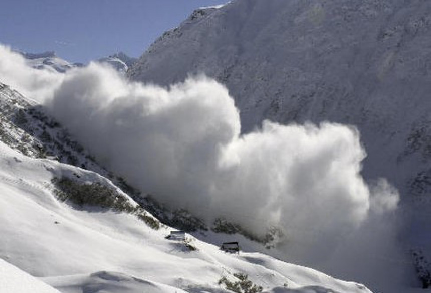 Alpe: Lavine odnose živote 