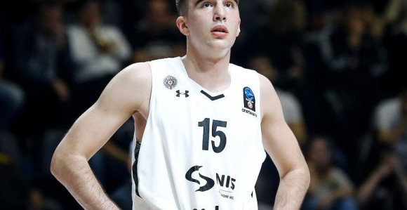 Pecarski i profesionalni ugovor s Partizanom...