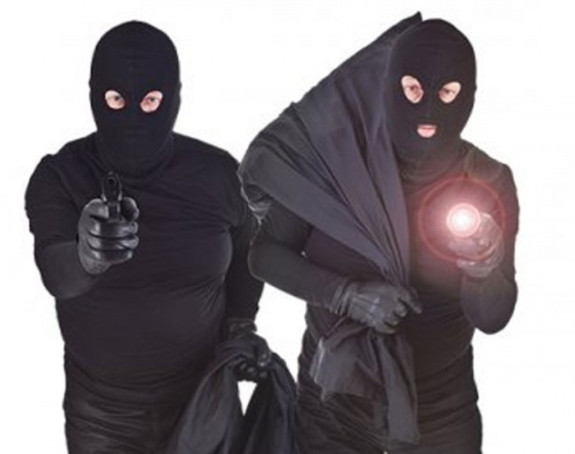Policajci pali zbog pljačke 