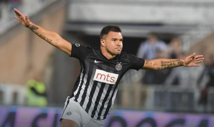 Božinov emotivan iz Kine: Partizane moj, nedostaješ mi!