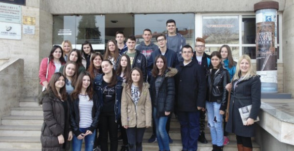 Најбољим ученицима наградни излет