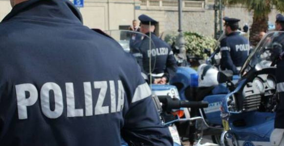 Evakuisana dva tržna centra