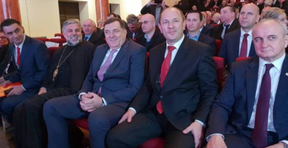 HET: Vlast hvali, opozicija upozorava!