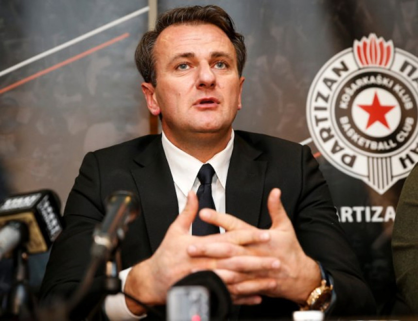 Ћутали смо на лажи, увреде и притиске, али морамо у блато!