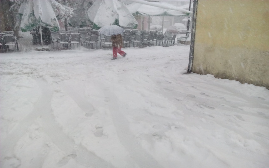 Повратак зиме: Снијег изненадио Херцеговце