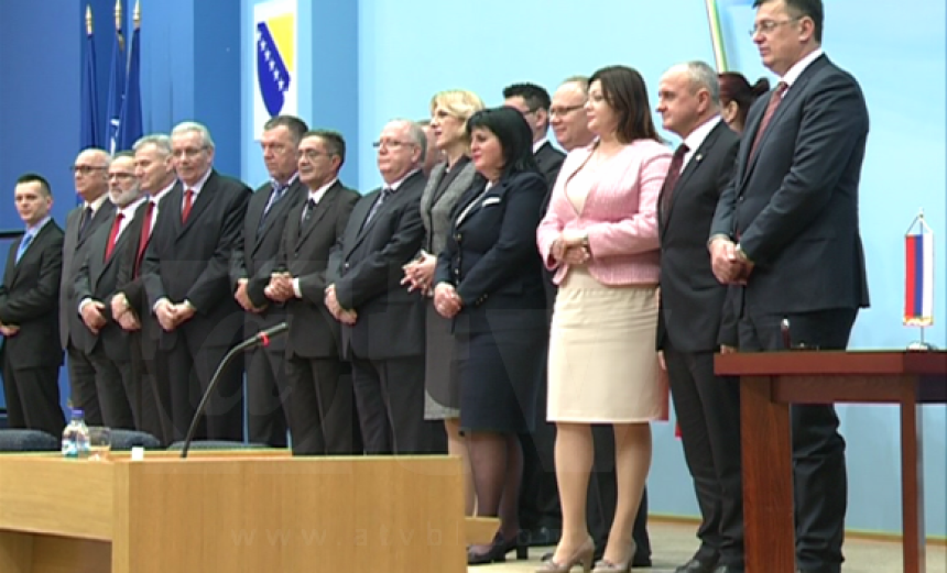 Vlada bez odgovora na mnoga pitanja