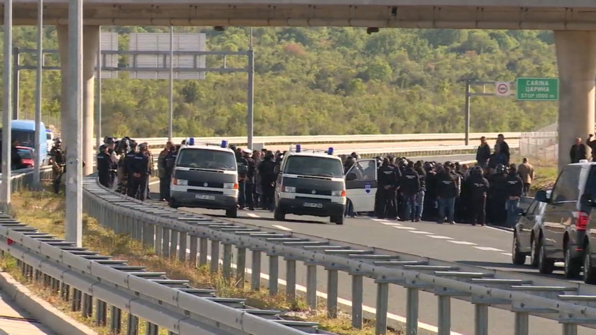 Specijalci MUP-a prekinuli protest