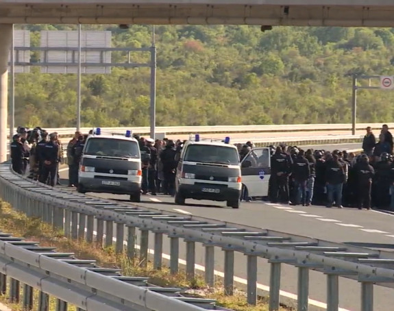 Specijalci MUP-a prekinuli protest