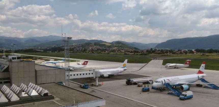Nepoznate osobe ušetale na pistu