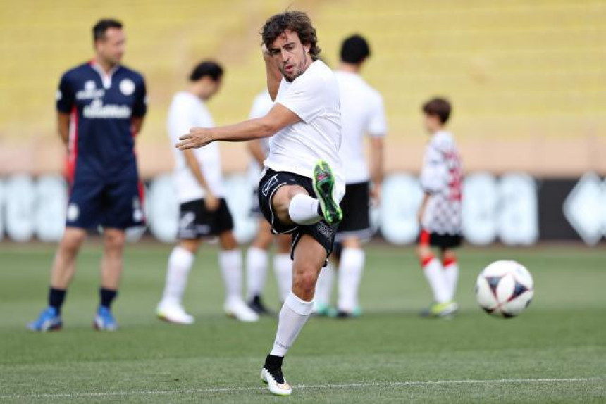 Video: Fernando "Pirlo" Alonso...!