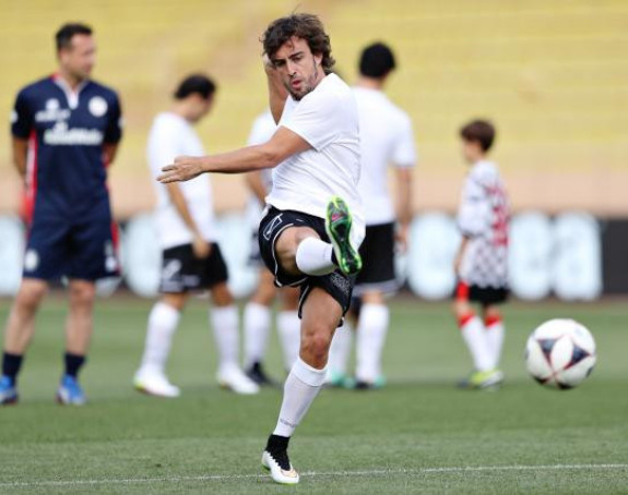 Video: Fernando "Pirlo" Alonso...!