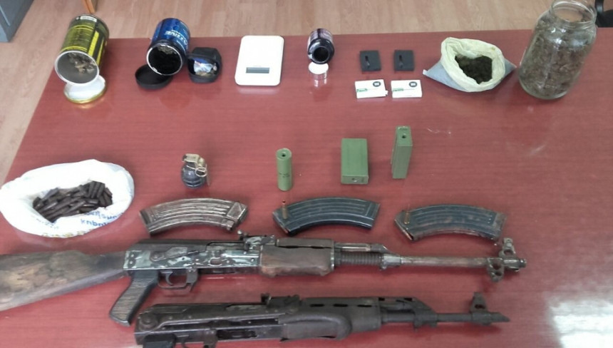 Policija našla drogu i eksploziv