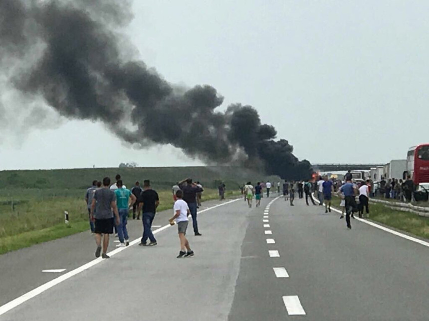 Na auto-putu bukti cisterna