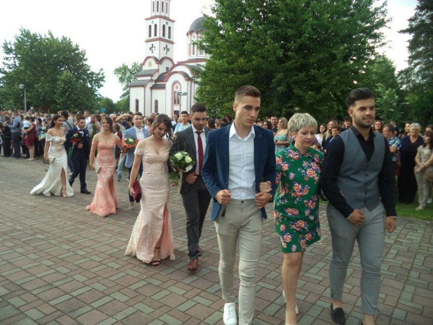 Svečano u Srpcu: Defile mladosti 
