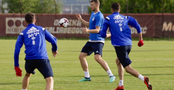 Osmica "Zmajeva" pred Crnu Goru!