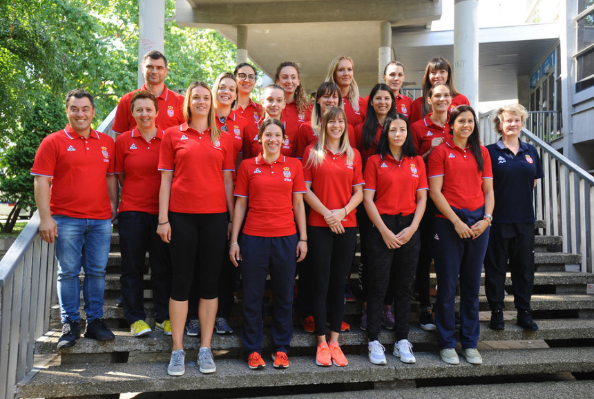 Marina okupila Srpkinje: Gradimo novi identitet!