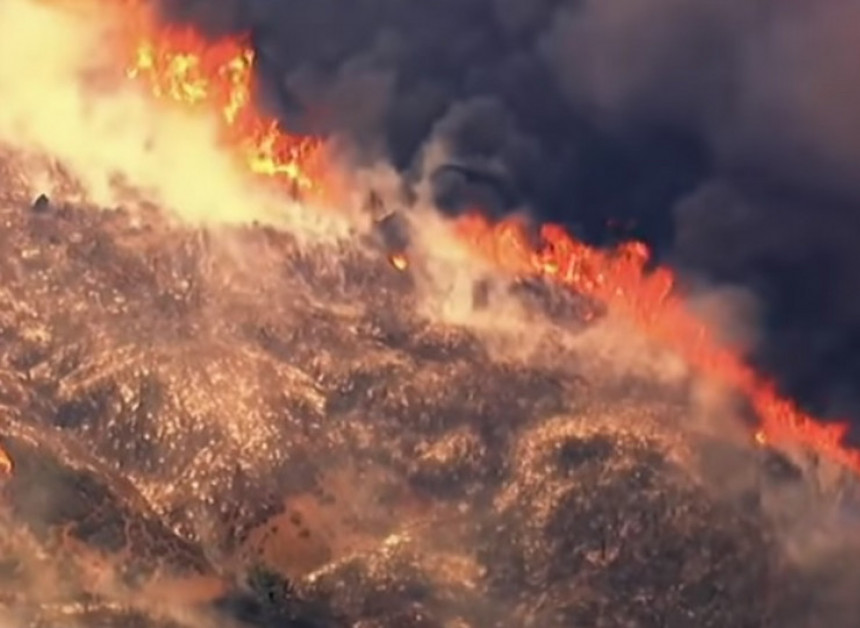 SAD: Na putu vatre 3000 ljudi 