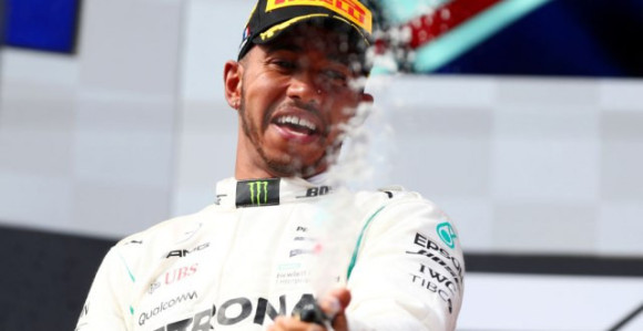 Hamilton: Mercedes pomjera granice!