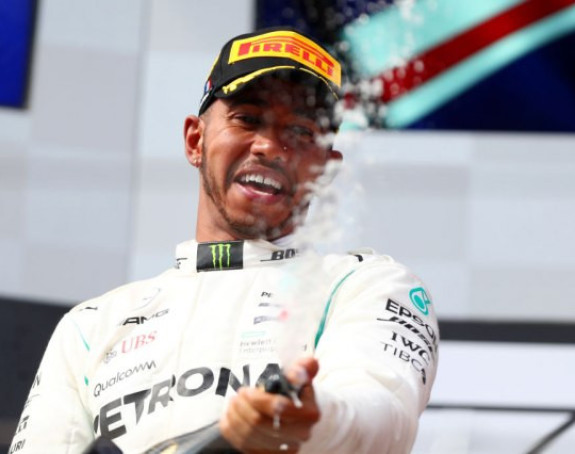 Hamilton: Mercedes pomjera granice!