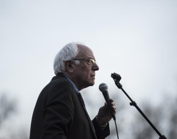 Skandal u Americi, diskreditovan Sanders