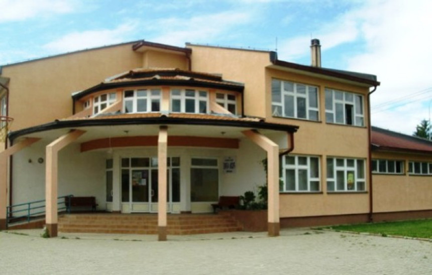Запаљена српска школа на Космету
