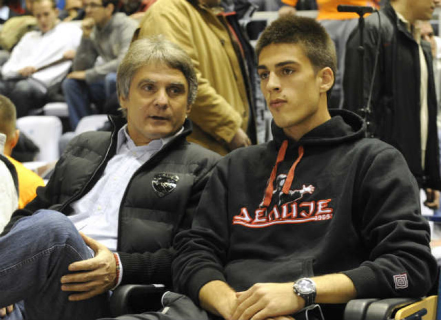 Некад Душан, данас Вујадин Савић...!