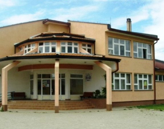 Zapaljena srpska škola na Kosmetu