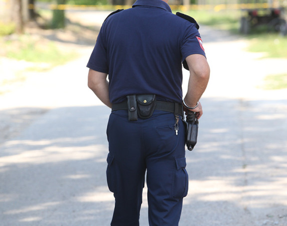 U Palama bačena bomba na auto
