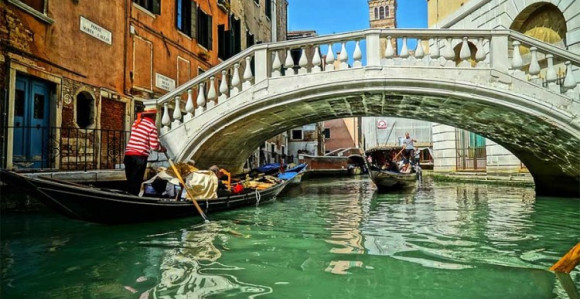 Most nije mogao da izdrži veliki broj turista 