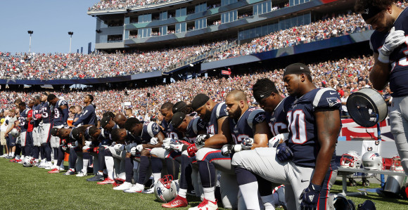 NFL u inat Trampu - crnci kleče, dok bijelci stoje!