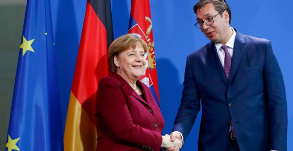 Vučić čestitao Merkelovoj 