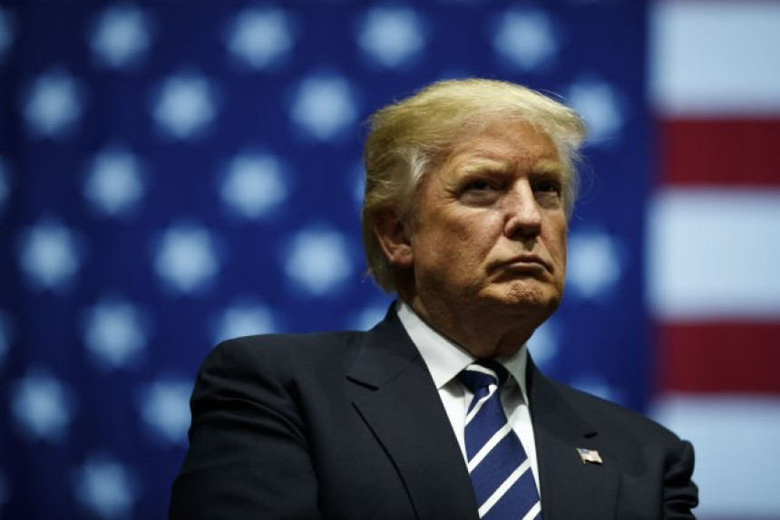 Ле Дриан: Трамп усамљени јахач
