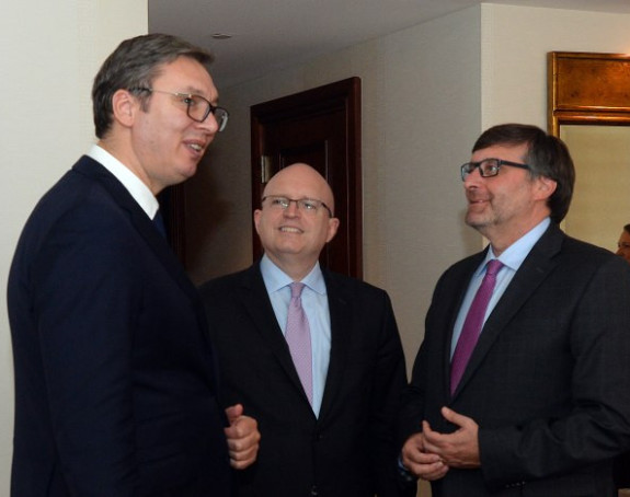 Vučić sa Rikerom i Palmerom o Kosovu