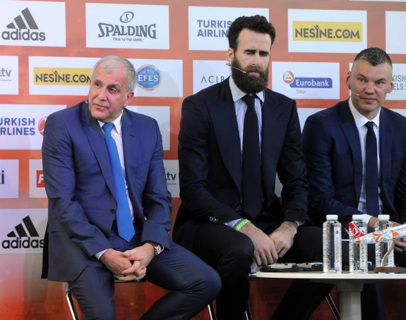 Kakva scena: Šaras razgleda eksponate, a Žoc bi o Vestermanu!