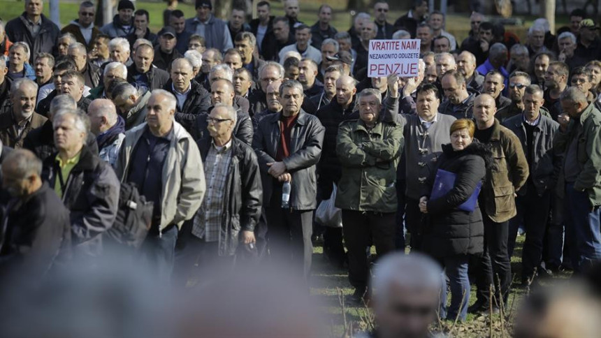 Протести због малх пензија