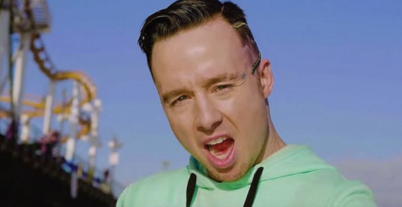 Reper poginuo dok je snimao spot na krilu aviona