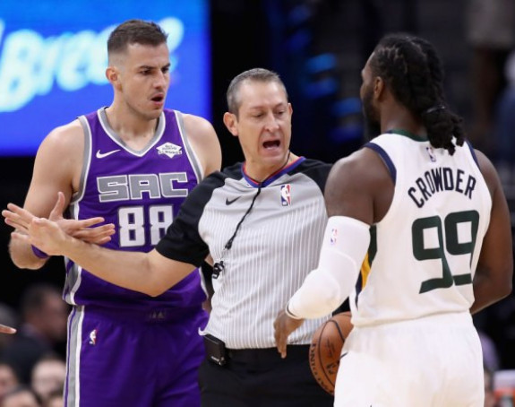 Video: Sakramentov "univerzalni vojnik"!