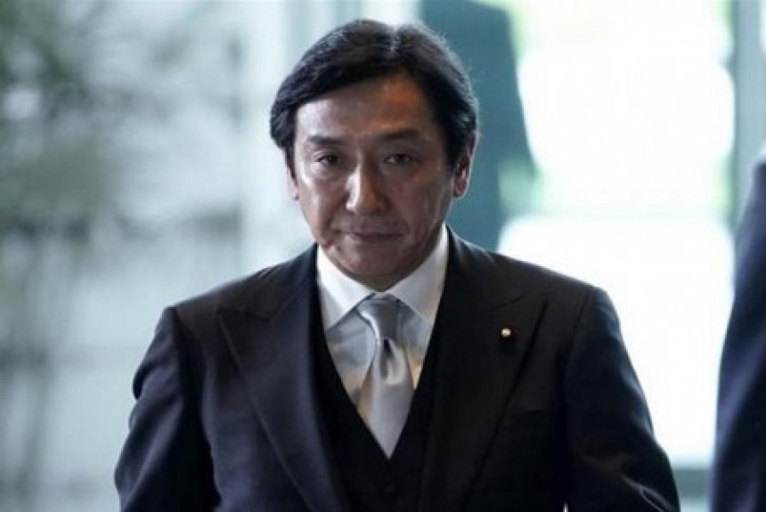 Јапански министар поднео оставку због слања поклона гласачима!